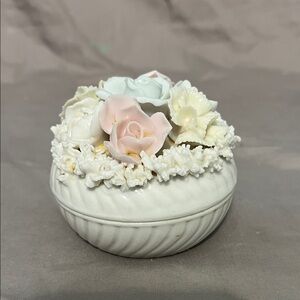 Vintage 3" ARDALT 6923A Porcelain Trinket Box Powder Jar w Floral Lid